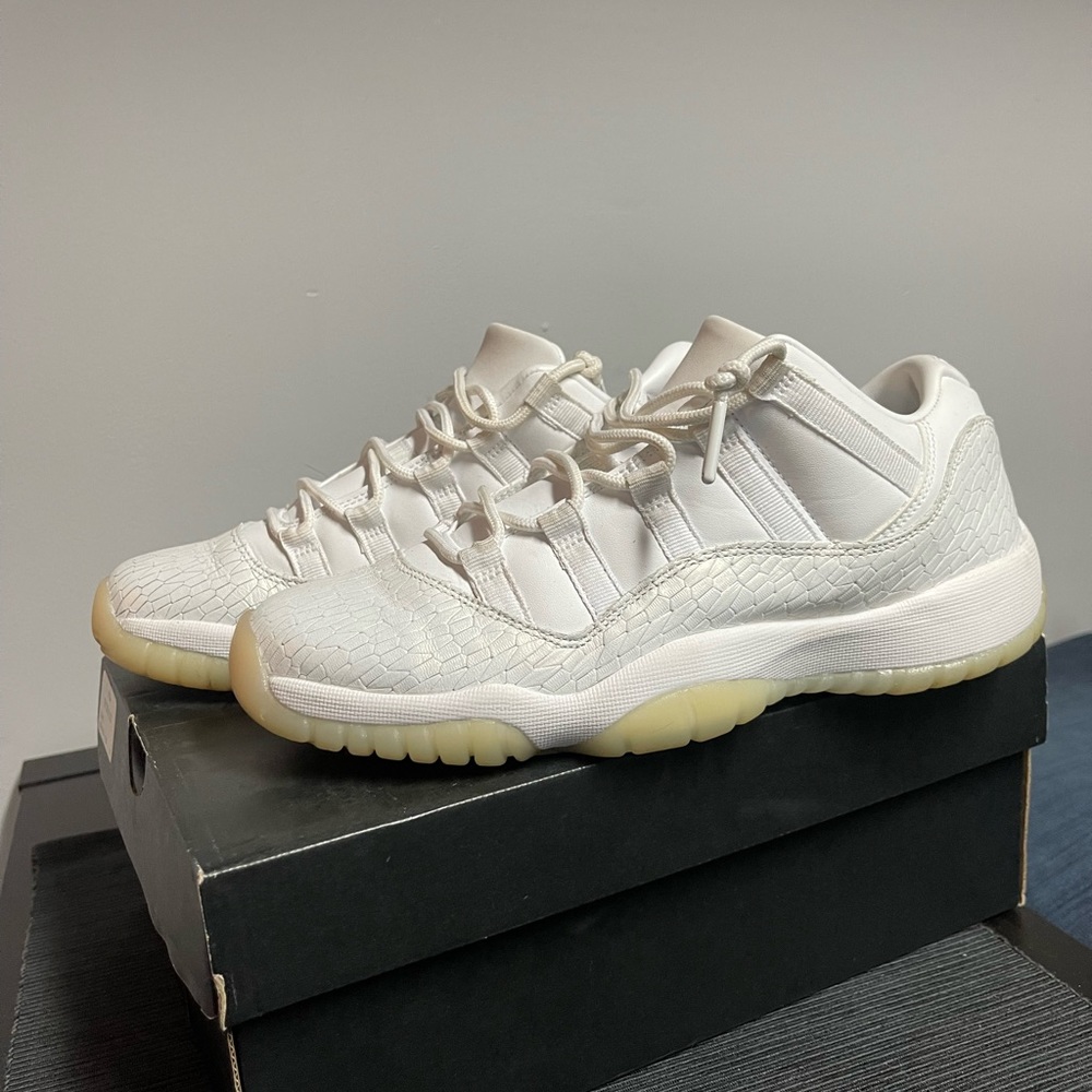 AIR JORDAN 11 RETRO LOW PREMIUM GS 'FROST WHITE'
